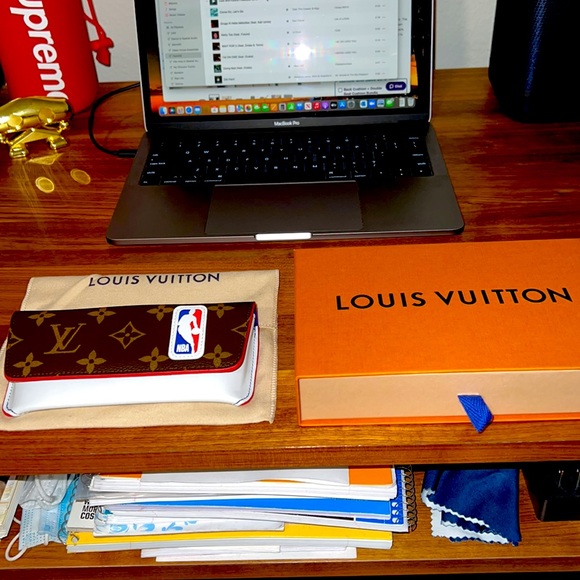 Brand new LV X NBA  Woody Glasses case - Picture 3 of 7